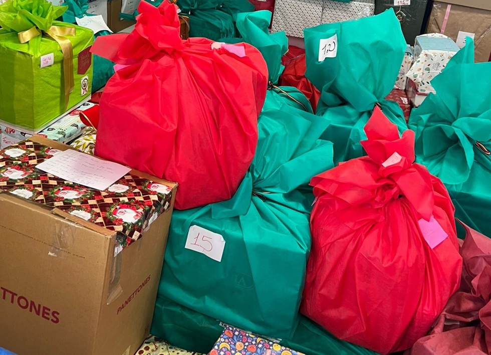 Projeto Noite Feliz para Todos, do Colégio Anchieta, beneficia 148 famílias no Natal de 2025